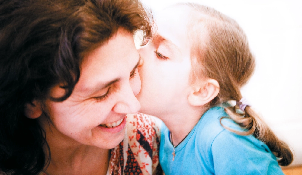 Lien parent enfant pour illustrer un article sur le don